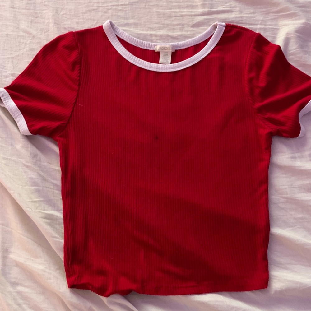 red cropped tee